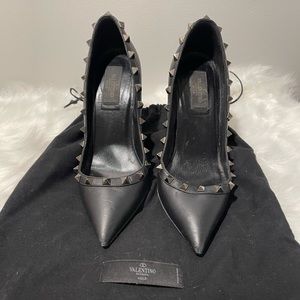 Black leather Valentino heels. Size 37.